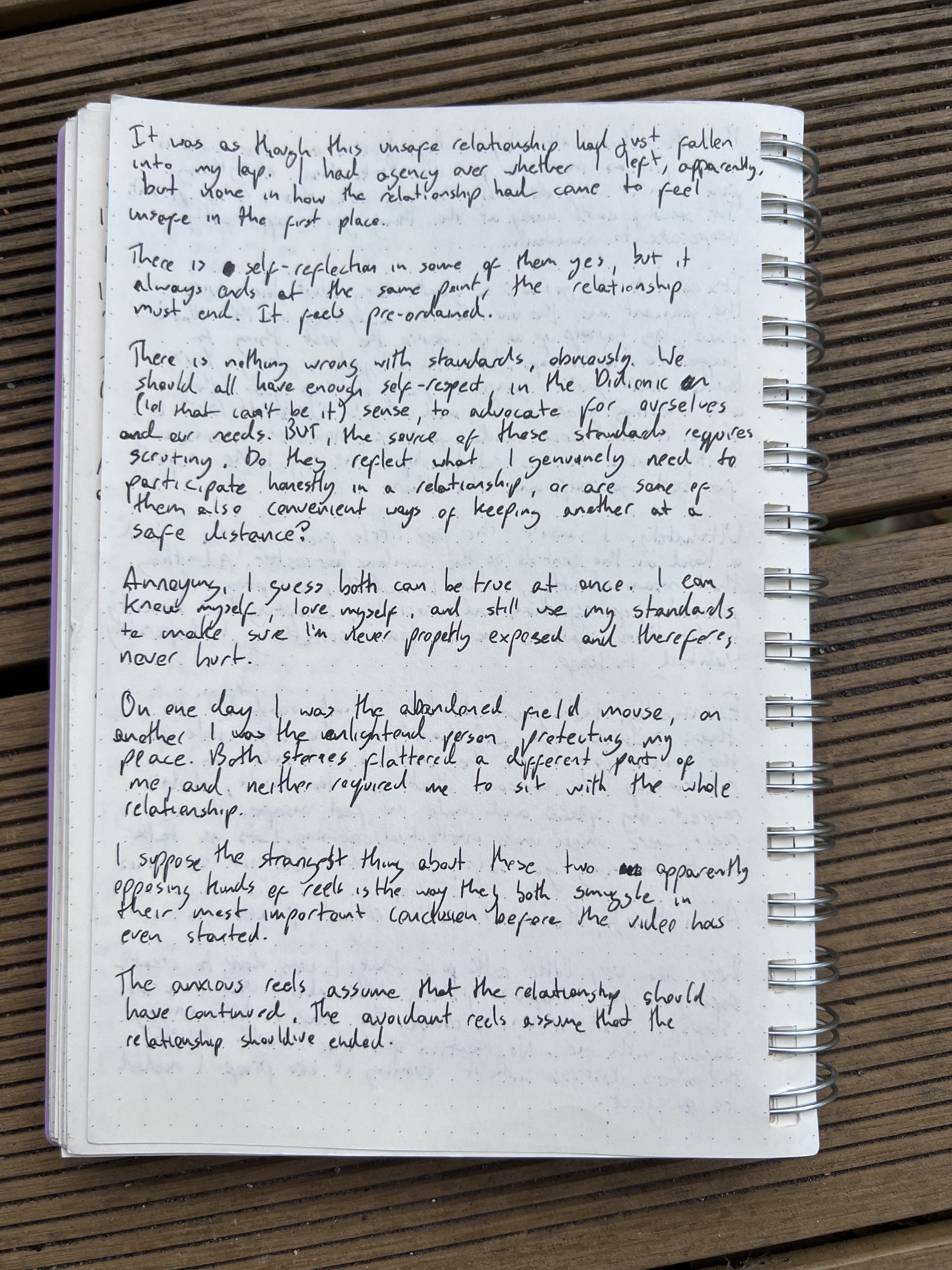 A handwritten diary page comparing anxious and avoidant breakup reels